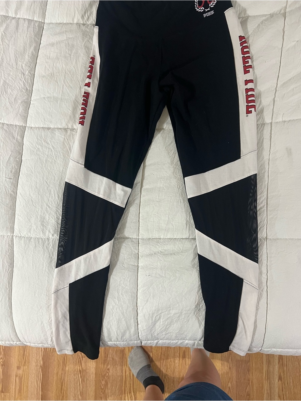 Black & White Colorblock Athletic Leggings with Side Script by Pink